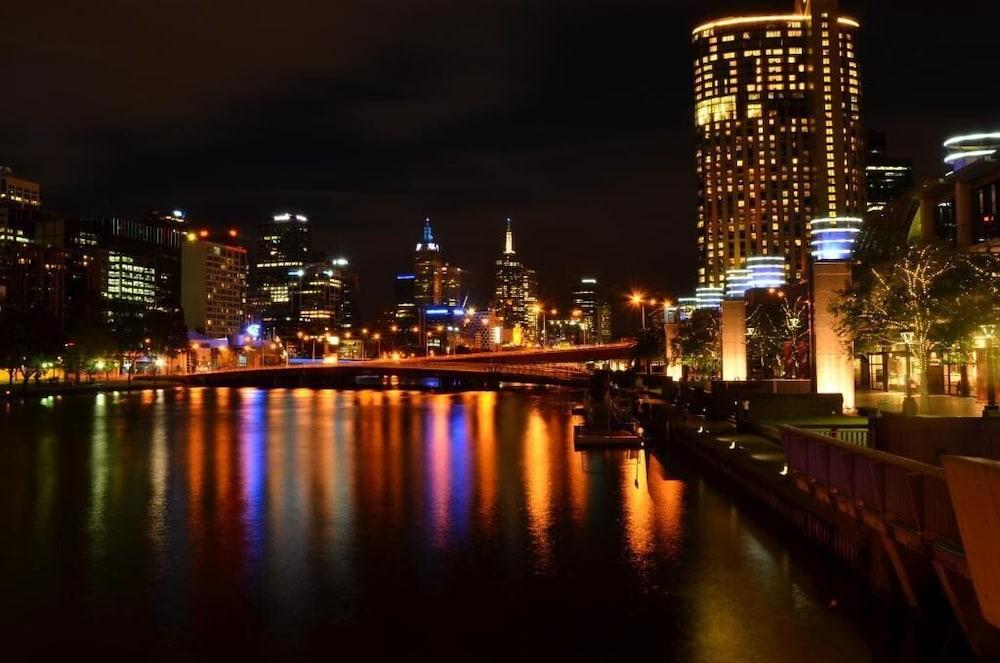 Metro Apartments On Bank Place Melburne Exterior foto